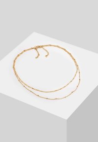 Collana oro a doppio strato con maglie a catena texture e perle sferiche, dotata di chiusura regolabile e catena di estensione per la lunghezza.