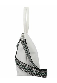 Witte faux leren tas met een driehoekige vorm, voorzien van een gestreepte schouderband in zwart, mintgroen en wit. Inclusief twee handvatten aan de bovenkant.