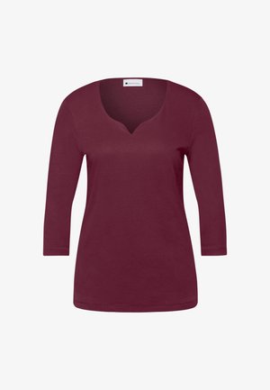 Dlouhý rukáv v barvě burgundské červené s výstřihem do V, vyrobený z měkkého bavlněného materiálu, s hladkou strukturou bez viditelných vzorů nebo zdobení.
