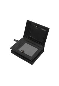 Juodas odinis piniginė su keliais kortelių skyreliais ir tinkliniu ID langeliu. Ypatybės: atviras dizainas su snap uždarymu ir lygia tekstūra.