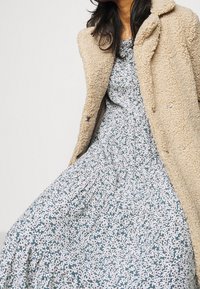 Noisy May Petite Cappotto classico - tan