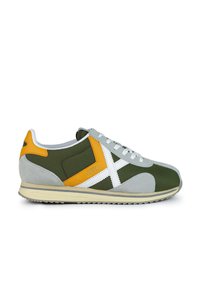 Zapatillas de ante verde y gris con acentos naranjas, detalles en blanco y una silueta clásica de zapatillas de running, con una entresuela texturizada.