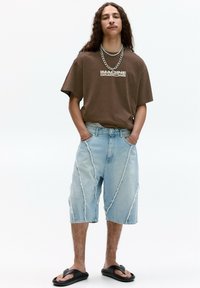 PULL&BEAR IMAGINE DRAGONS - Potiskana majica - brown