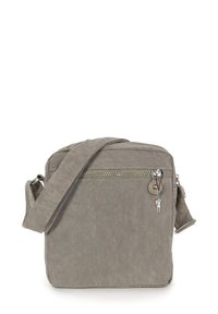 Sac en bandoulière gris avec un tissu texturé, poche frontale zippée, bandoulière ajustable et un accent de porte-clés décoratif.