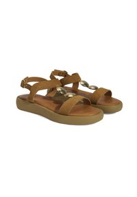 Bruine suède sandalen met kruislussen en een metalen accent. Voorzien van een gewatteerde voetbed en een lichte, gestructureerde zool voor comfort.