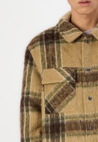 Sean John SCRIPT LOGO OVERSHIRT - Ελαφρύ μπουφάν - brown/dark brown