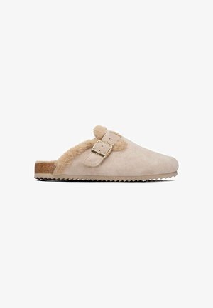 XTI, ZUECO DE MUJER PLANO - Pantuflas - beige