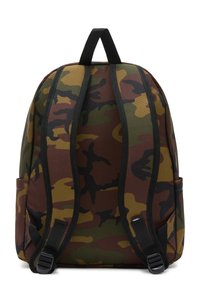 Kamouflage ryggsäck med gröna, bruna och svarta mönster. Tillverkad av slitstarkt tyg med justerbara remmar och ett handtag på toppen för bärande.