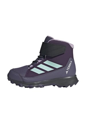 Lila Wanderstiefel mit hohem Schaft, verstärkter Zehenkappe, schwarzem Riemen und mintgrünem Dreistreifen-Design. Robuste Sohle für besseren Halt.