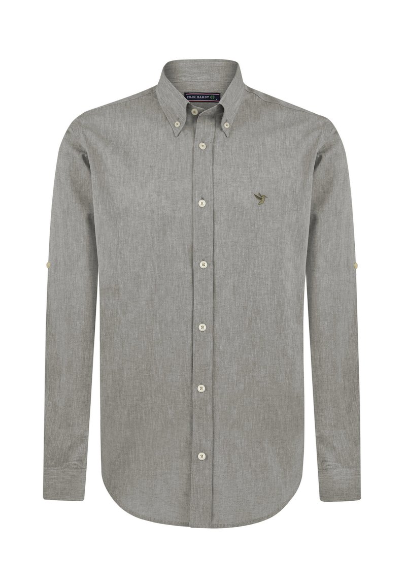 Camisa gris de manga larga y botones con un collar clásico, que presenta una tela texturizada, botones blancos y un pequeño logo bordado en el pecho.
