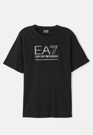 Must kuldshirt, mis on valmistatud puuvillast, ümarate kaelustega, lühikeste varrukatega ning esiküljel on läikiv hõbedane logo "EA7 EMPORIO ARMANI".