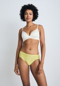 Chantelle SHORTY - Fecskék - citrus yellow