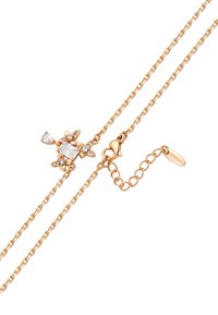 Collana in oro rosa con un pendente a forma di fiore decorato con gemme trasparenti. La catena presenta un gancio a molla e una lunghezza regolabile con anelli.