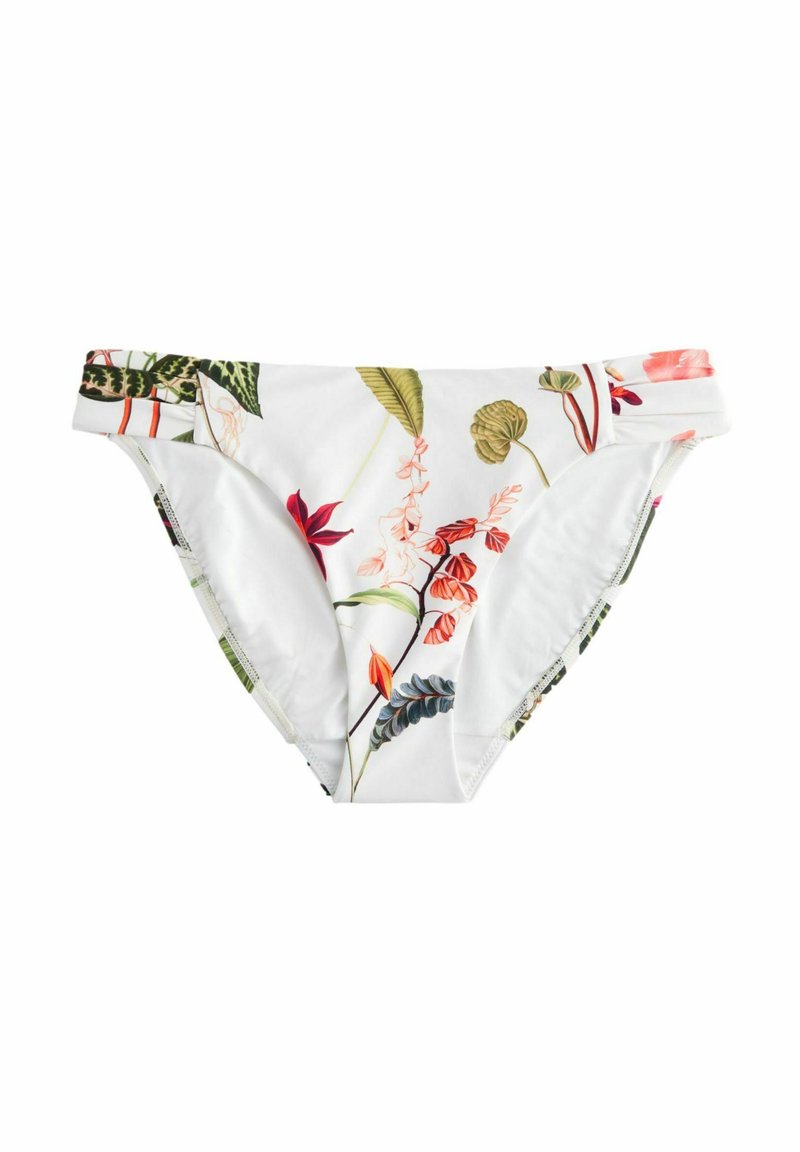 Bikini-broekjes met een bloemenpatroon op een witte basis, met groene bladeren en rode bloemen. Gladde textuur en een middenhoog ontwerp.