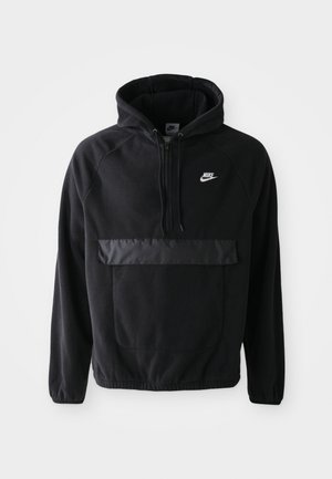 Felpa nera Nike realizzata in un materiale in pile strutturato, con tasca frontale a finitura opaca e cappuccio regolabile con cordino. Logo sul petto.