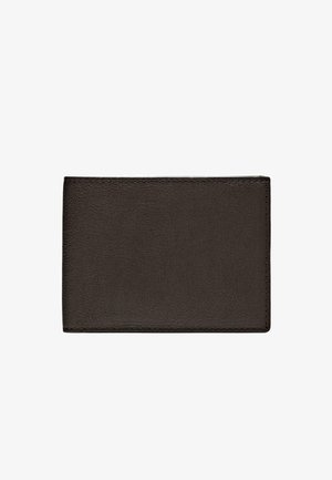 Czarny skórzany portfel o gładkiej fakturze, prostokątnym kształcie i subtelnych detalach przeszycia wokół krawędzi. Kompaktowa konstrukcja na karty.