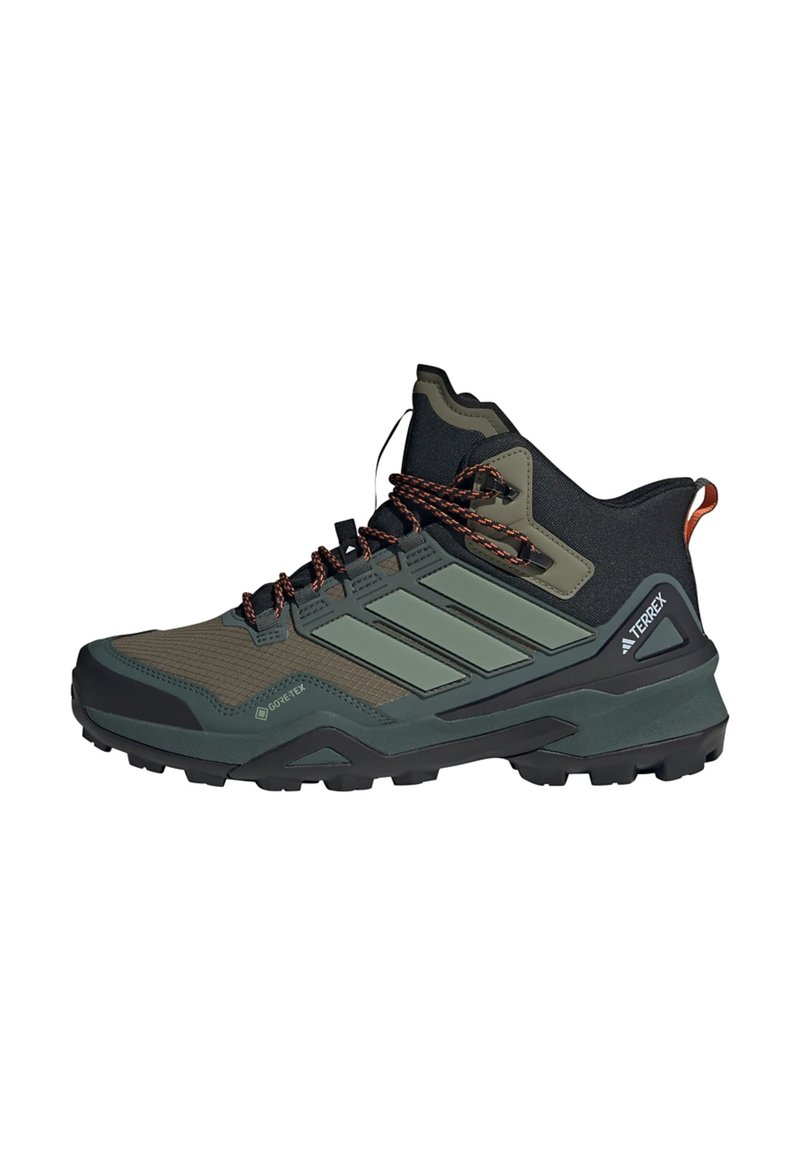Wysokie buty trekkingowe w ciemnozielonym i czarnym kolorze, z teksturowanymi panelami z siatki, szarymi paskami, pomarańczowymi akcentami oraz solidną czarną podeszwą.