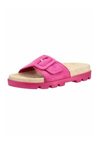 Sandalia de diapositiva rosa con una correa ancha ajustable con hebilla, plantilla acolchada beige y suela gruesa texturizada.