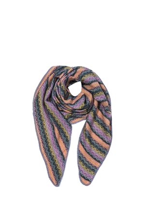 Gestrickter Schal mit Zickzackstreifen in Lila, Orange, Schwarz und Gelb, zu einer Schlaufe gefaltet auf weißem Hintergrund.