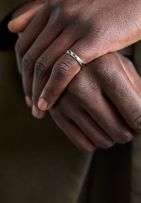 BAGUE GRIGNOTÉE - Sormus - white gold coloured