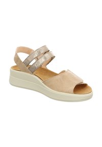 Keilabsatzsandalen aus hellbeigem Leder mit metallischen silbernen Riemen. Offenes Zehendesign und eine weiche, strukturierte Innensohle. Leichte, konturierte Sohle.