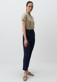 Jimmy Key SLIM FIT HIGH WAIST  - Broek - dark blue