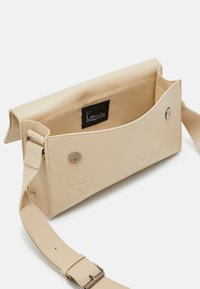 Karl Kani RETRO - Ledvinka - taupe