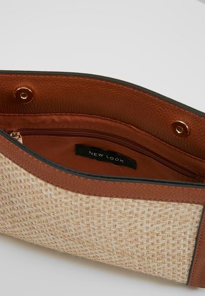 Sac à bandoulière marron à imprimé léopard - New Look