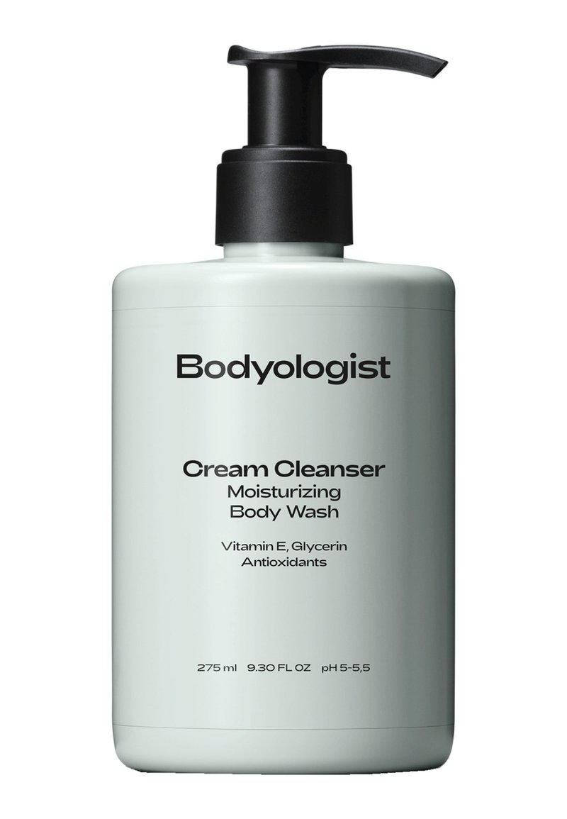 Hellgrüne Flasche mit schwarzem Pumpenkopf, beschriftet mit "Bodyologist Cream Cleanser Moisturizing Body Wash", 275 ml, listet die Inhaltsstoffe und den pH-Wert auf.