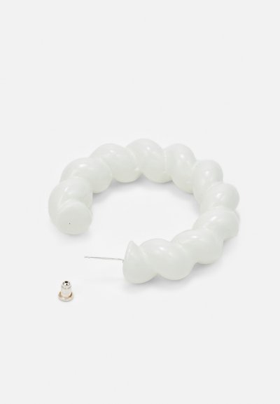 Uncommon Matters CURL HOOPS - Øredobber - alabaster white