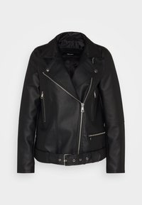 Czarna skórzana kurtka z asymetrycznym zamkiem, paskiem w talii i zamykanymi na zamek bocznymi kieszeniami. Posiada klasyczny kołnierz i gładką fakturę.