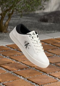 Calvin Klein Jeans - CLASSIC CUPSOLE LACEUP - Sneakers basse - bright white/black Immagine in miniatura 1