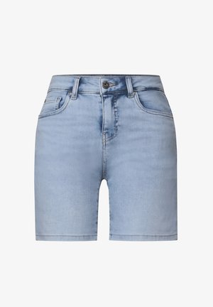 Shorts en denim bleu clair avec cinq poches, fermeture à bouton sur le devant et coutures contrastées. Texture lisse et minimale décoloration sur le tissu.