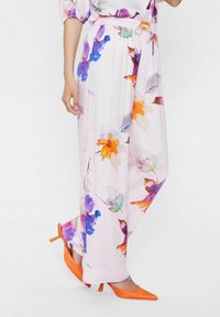 Nümph NURITA - Pantaloni - lilac snow