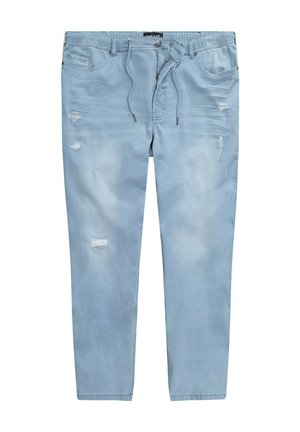 Jeans de mezclilla azul claro con un corte ajustado, que presentan detalles desgastados, bolsillos delanteros y una cinturilla elástica con cordón.
