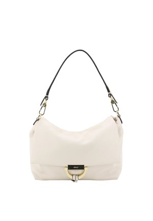 Sac à bandoulière en cuir blanc avec bandoulière noire et boucle décorative dorée au centre devant.