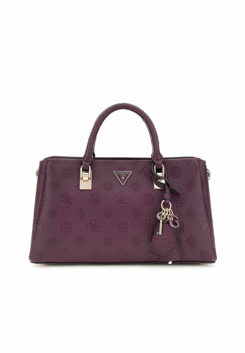 Sac à main en relief violet avec deux poignées, quincaillerie argentée et un charme. Le design présente un motif de logos et de formes géométriques.