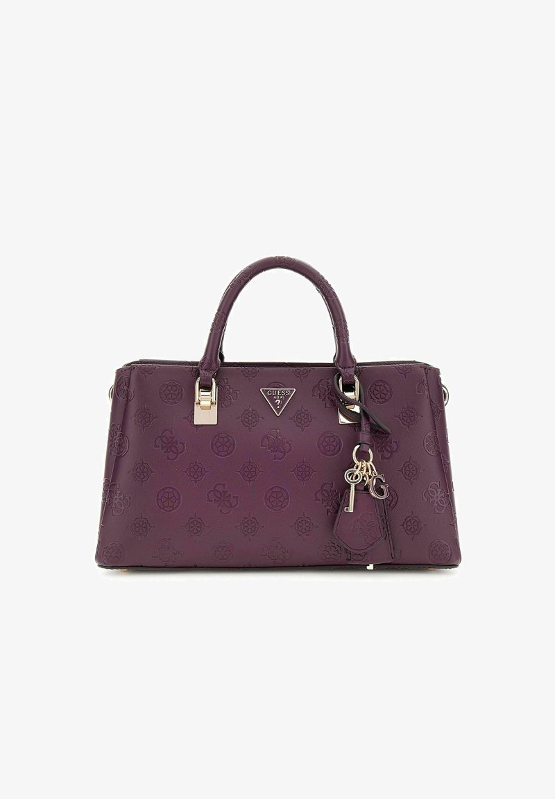 Sac à main en relief violet avec deux poignées, quincaillerie argentée et un charme. Le design présente un motif de logos et de formes géométriques.