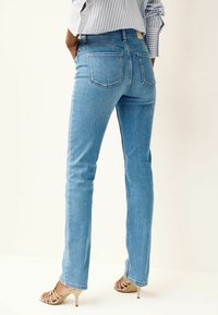 Next SUPER STANDARD - Traperice uskog kroja - mid blue denim