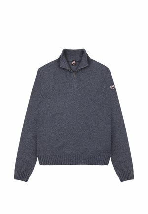 Maglione lavorato a maglia grigio scuro a maniche lunghe con polsini e orlo a coste, una corta zip sul colletto e toppe con logo sul colletto e sulla manica sinistra.