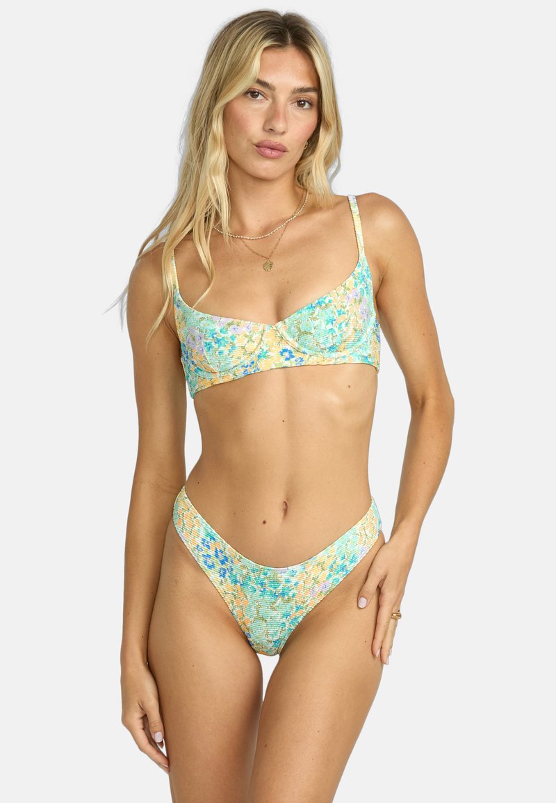Bloemige bikini-set met een pastel kleurenpalet van blauw en geel. Textuurstof met een aansluitend ontwerp en verstelbare bandjes.