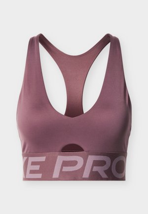 Lilla sports-BH laget av glatt stoff, med rund hals, racerback-design og bred elastisk bånd med "NIKE PRO"-logo.