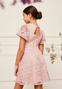 Lipsy FLUTTER SLEEVE REGULAR FIT - Kokteiļkleita/ballīšu kleita - pink
