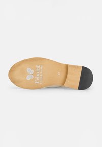 Suela de zapato color beige claro con textura de madera natural, con punta de tacón de goma negra. Marcada con "37" y un logotipo en letras blancas.