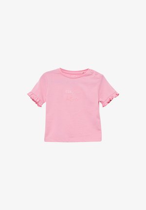 Roze katoenen T-shirt met korte gerimpelde mouwen, voorzien van een ronde halslijn en drukknoopjes op de schouder. Tekst in glanzende, contrasterende kleuren.