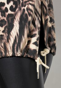 Thumbnail Image 5