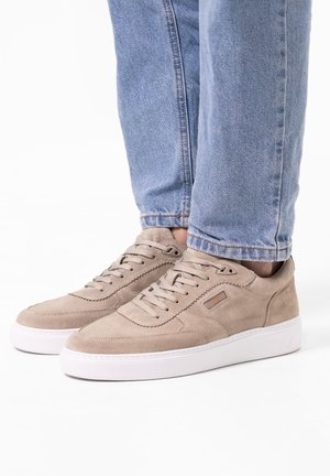 Trainers - beige