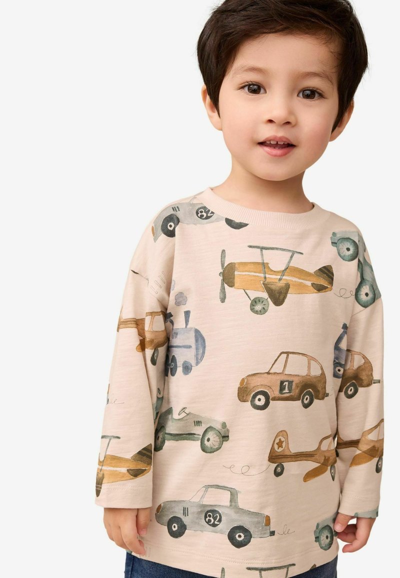 Camisa de manga larga en beige con estampados multicolores de coches y aviones. Tela de algodón suave con un ajuste cómodo.