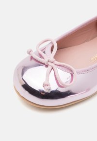 Pretty Ballerinas AMI - Bailarinas con hebilla - pink