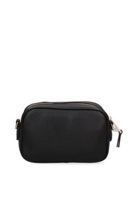 Borsa a tracolla nera in pelle con finitura texture, chiusura a doppia zip e dettagli in metallo dorato. Forma rettangolare con angoli arrotondati.